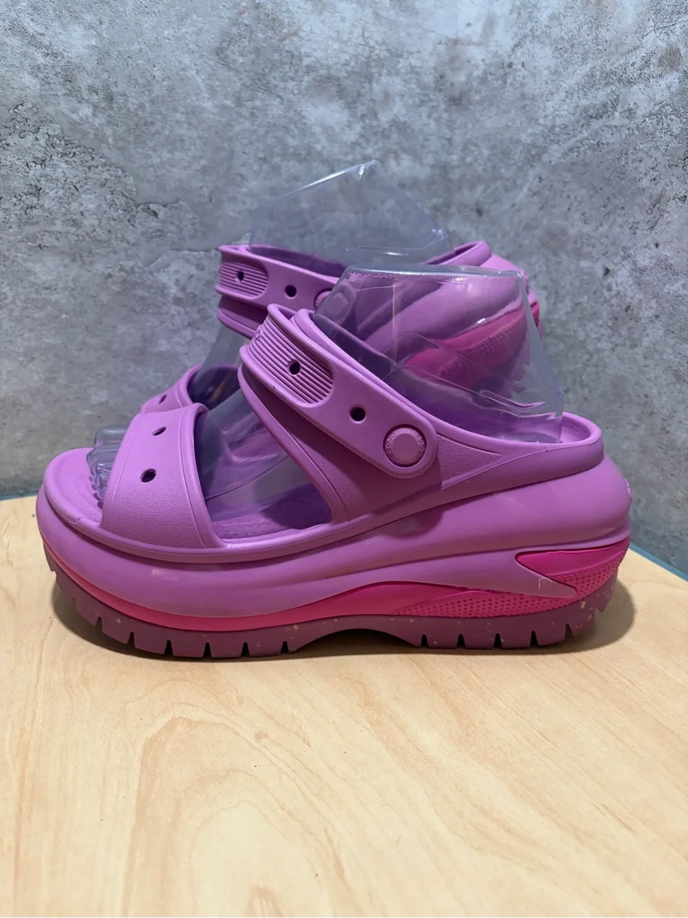 Crocs Women's Mega Crush Sandal size 7